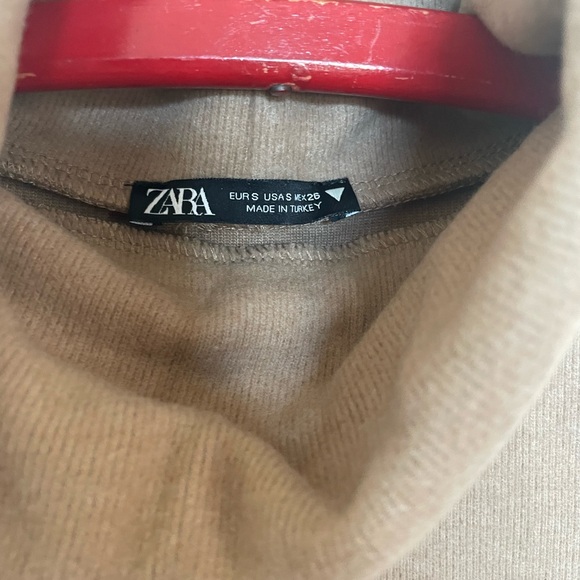 ZARA Sleeveless Turtleneck Top in Camel - Picture 3 of 3